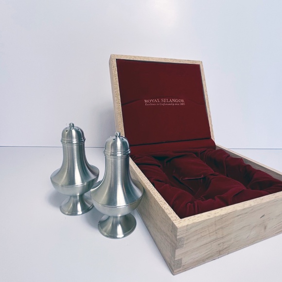 New in Wood Box Royal Selangor Pewter salt & pepper shakers - Picture 5 of 10
